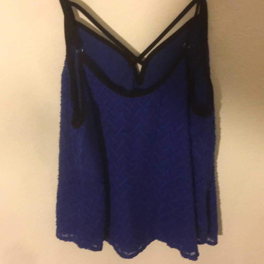 Top - Picture 2 of 4